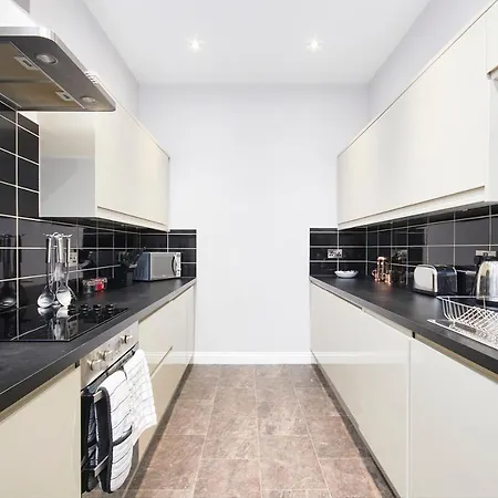 Apartman Number One - The Exquisite Emerald Abode *