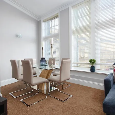 Number One - The Exquisite Emerald Abode Apartman